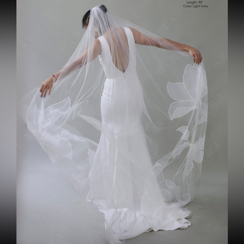 NWT Floral Embroidered Wedding Veil